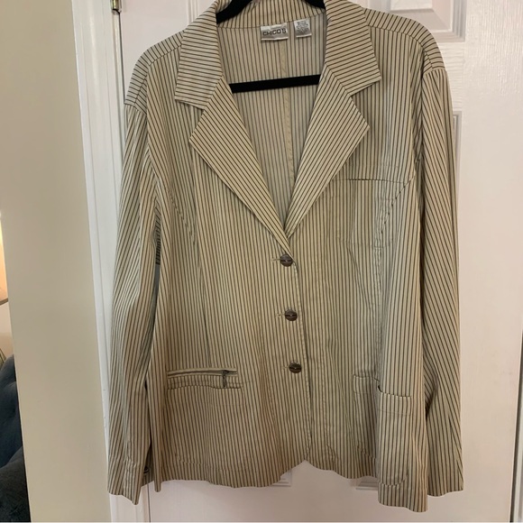 Large or 16 18 stripped Chico’s blazer jacket. Buttons. - Picture 2 of 10